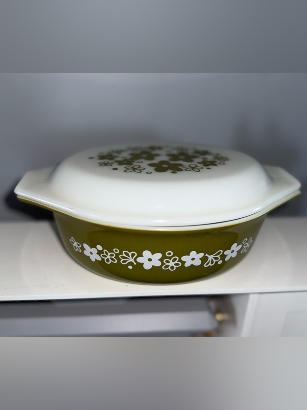 Pyrex Spring Blossom Green 1-1/2 qt
Casserole Dish with Lid #043
